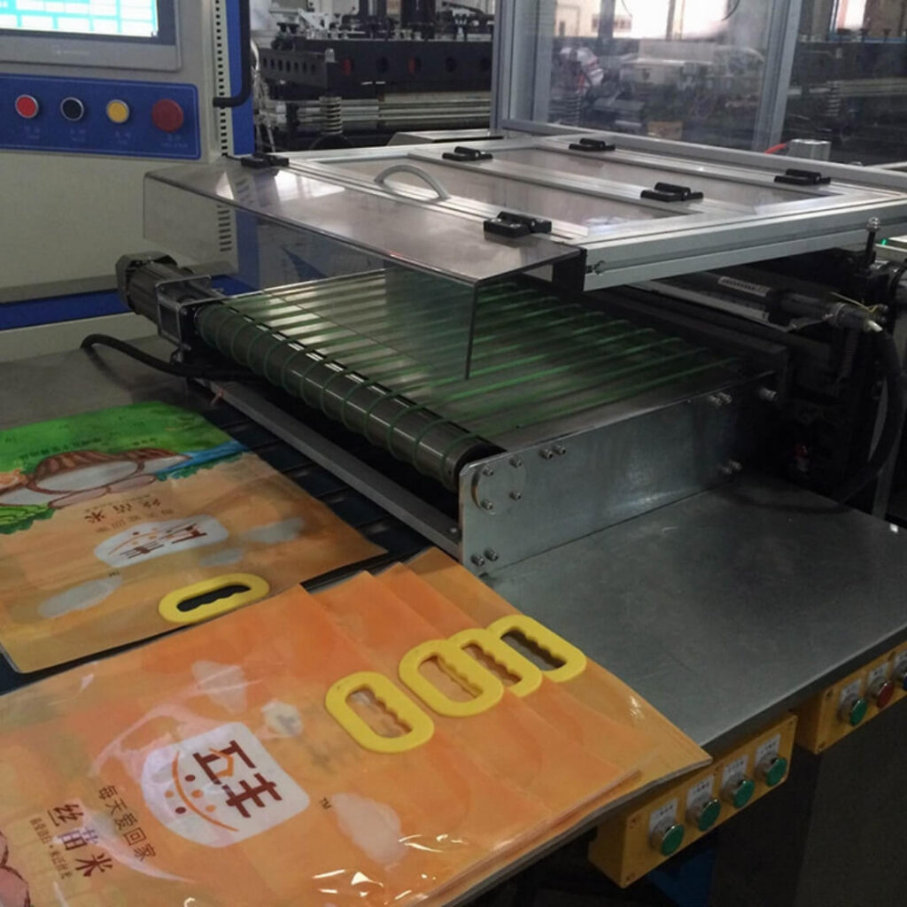 NCA600SKW Three-side Seal Bag Making and Handle Pressing Machine Gallery 4
